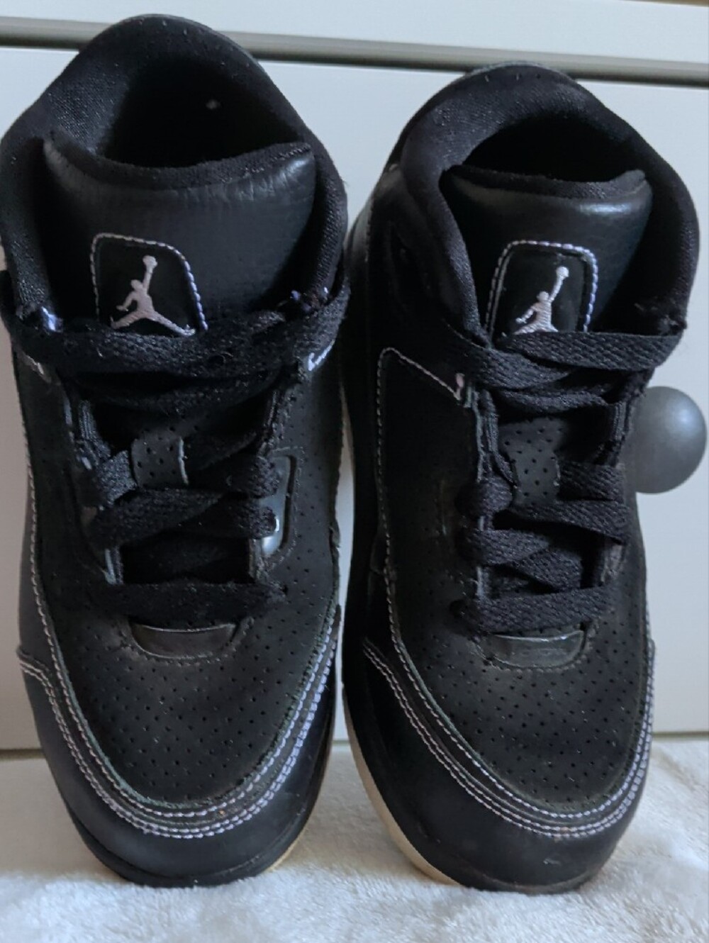 Jordan Kids Black Sneakers Trimmed In White - Picture 6 of 10